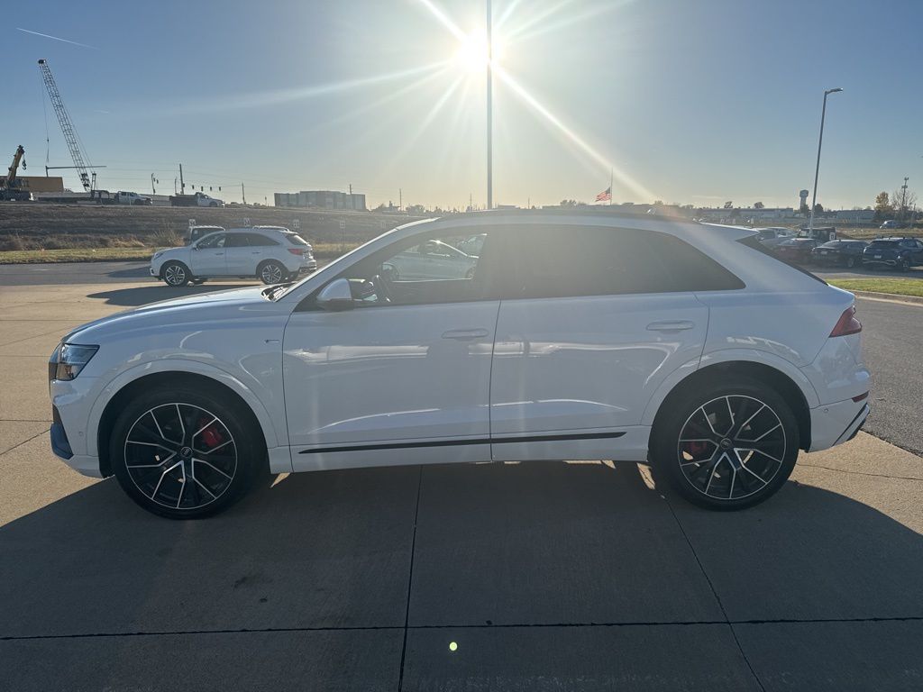 2022 Audi Q8 55 Prestige photo 3