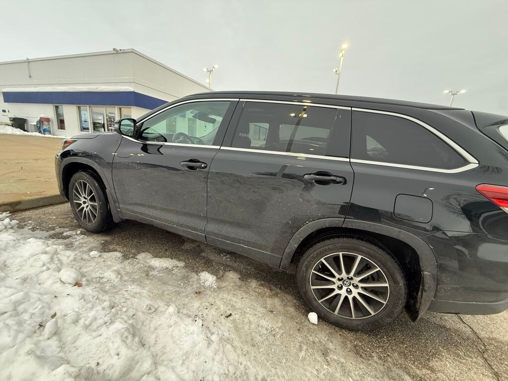 Used 2017 Toyota Highlander XLE SUV