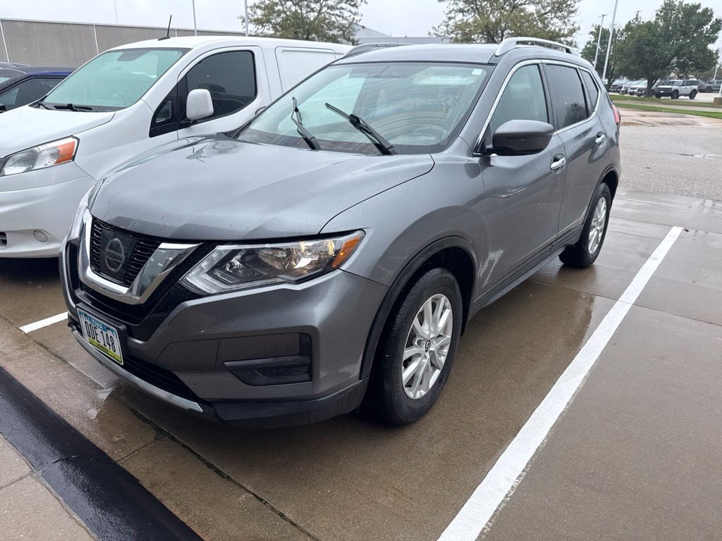 Used 2017 Nissan Rogue SV with VIN 5N1AT2MV0HC878479 for sale in Hiawatha, IA