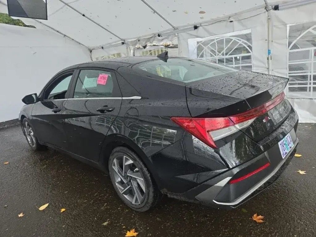 Used 2025 Hyundai Elantra SEL Convenience Sedan