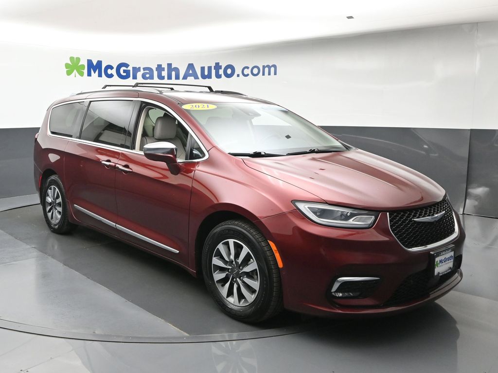 Used 2021 Chrysler Pacifica Hybrid Limited with VIN 2C4RC1S72MR578935 for sale in Hiawatha, IA