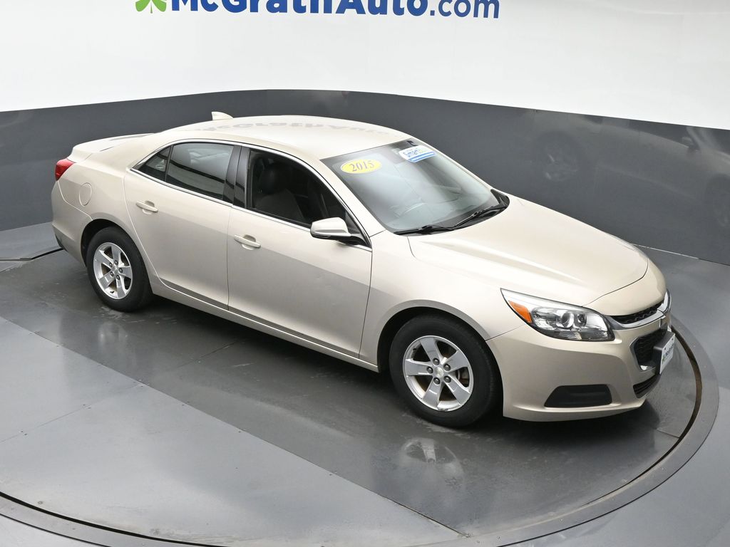 Used 2015 Chevrolet Malibu 1LT with VIN 1G11C5SL3FF352939 for sale in Hiawatha, IA