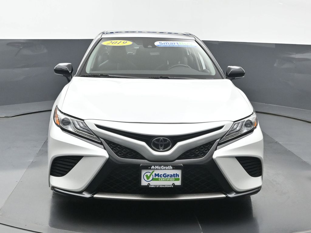 2019 Toyota Camry XSE photo 3
