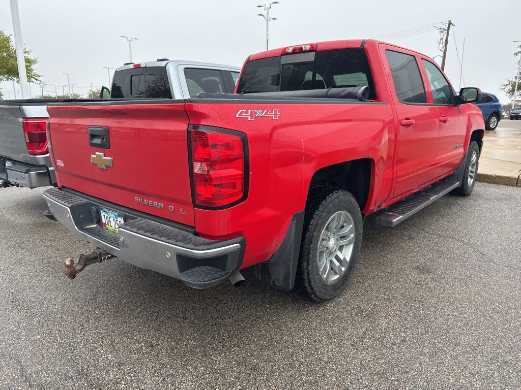 2017 Chevrolet Silverado 1500 LT photo 3