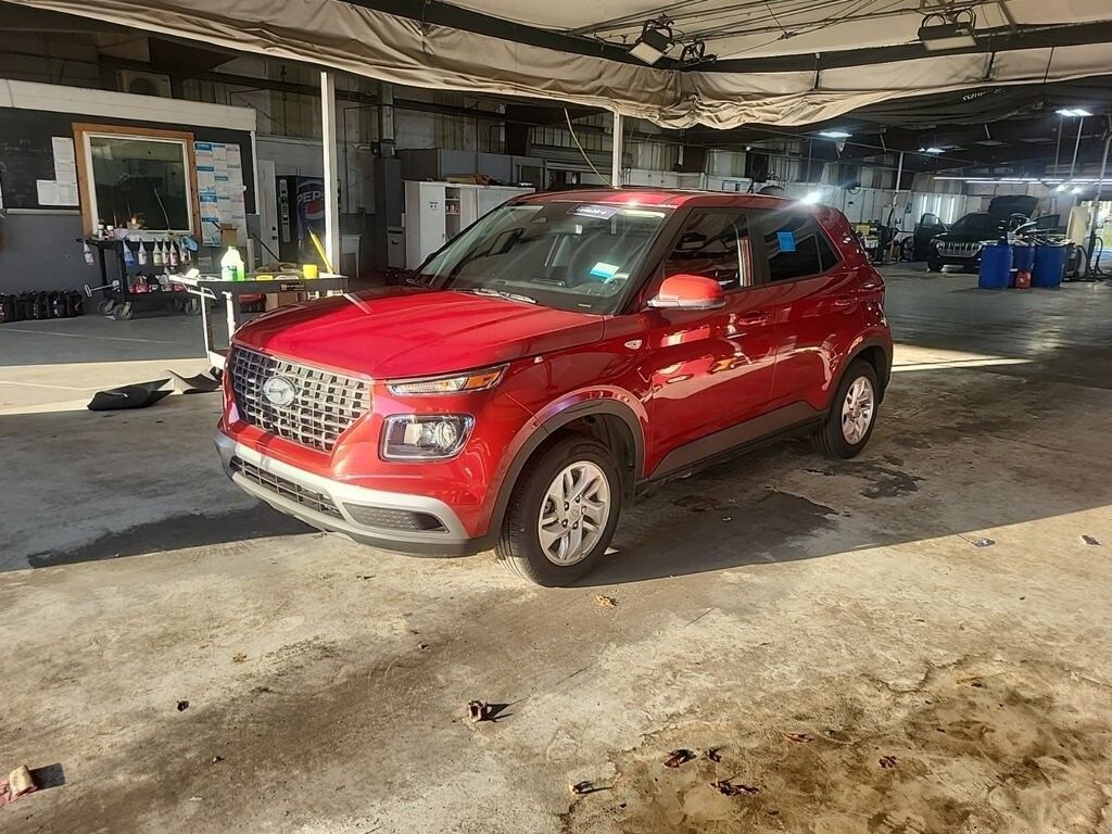 Used 2025 Hyundai Venue SE SUV