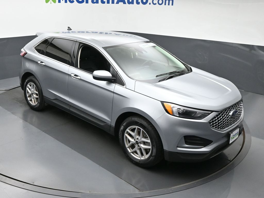 2024 Ford Edge SEL photo 2