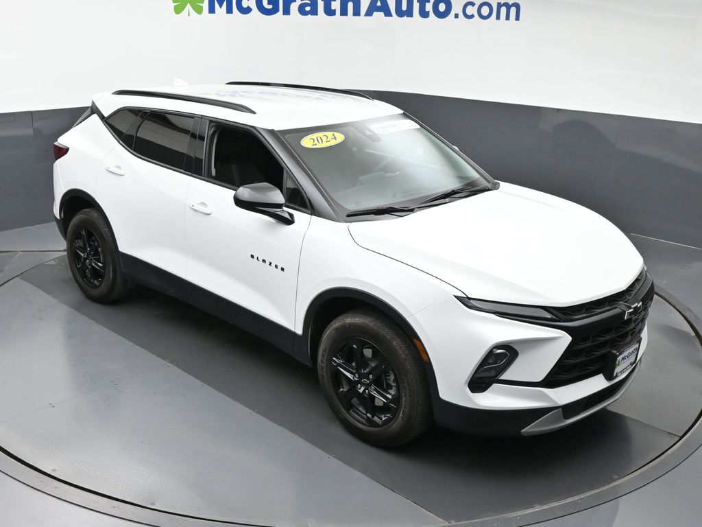 2024 Chevrolet Blazer 2LT photo 2