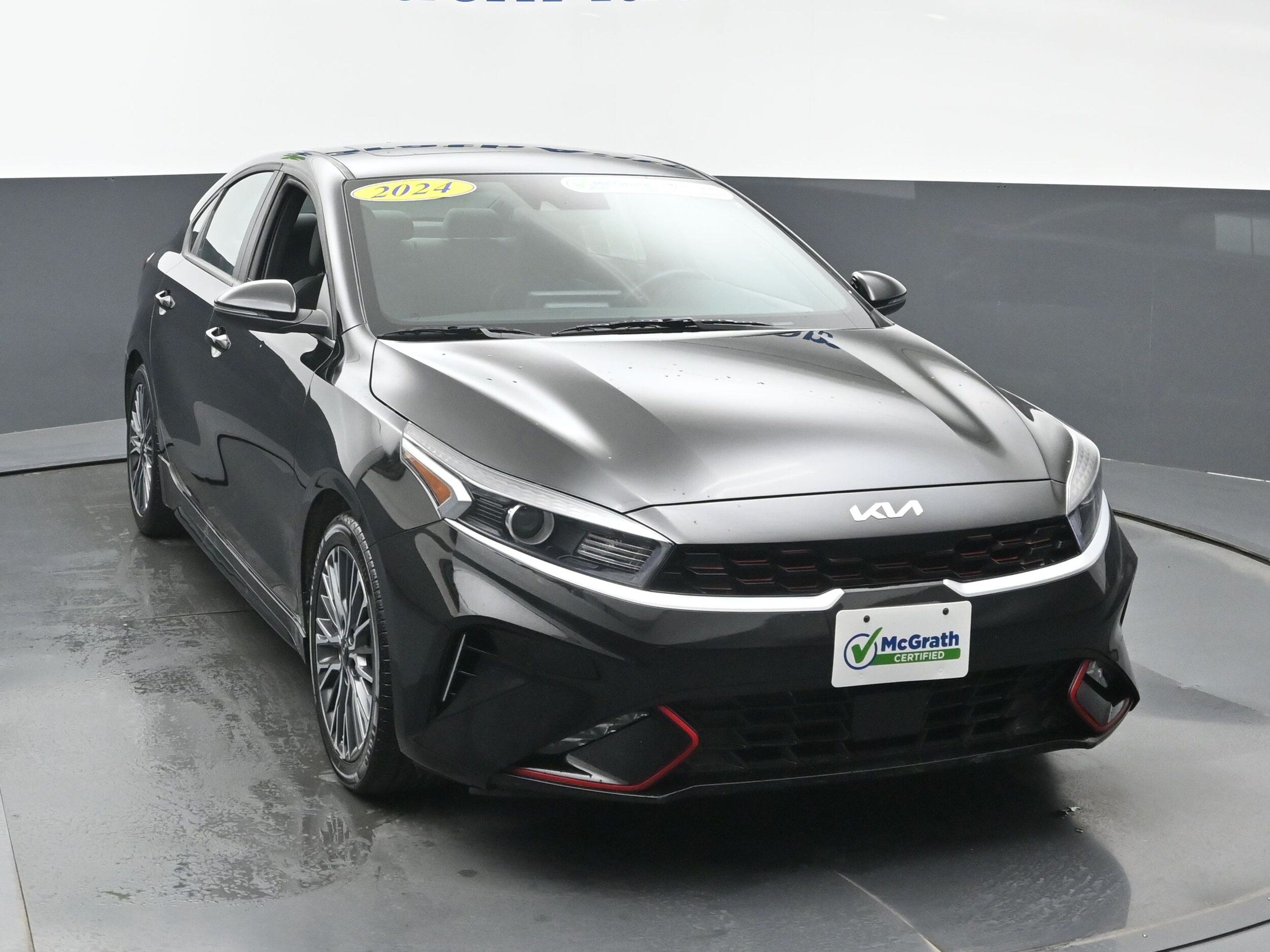 2024 Kia Forte GT-Line photo 4