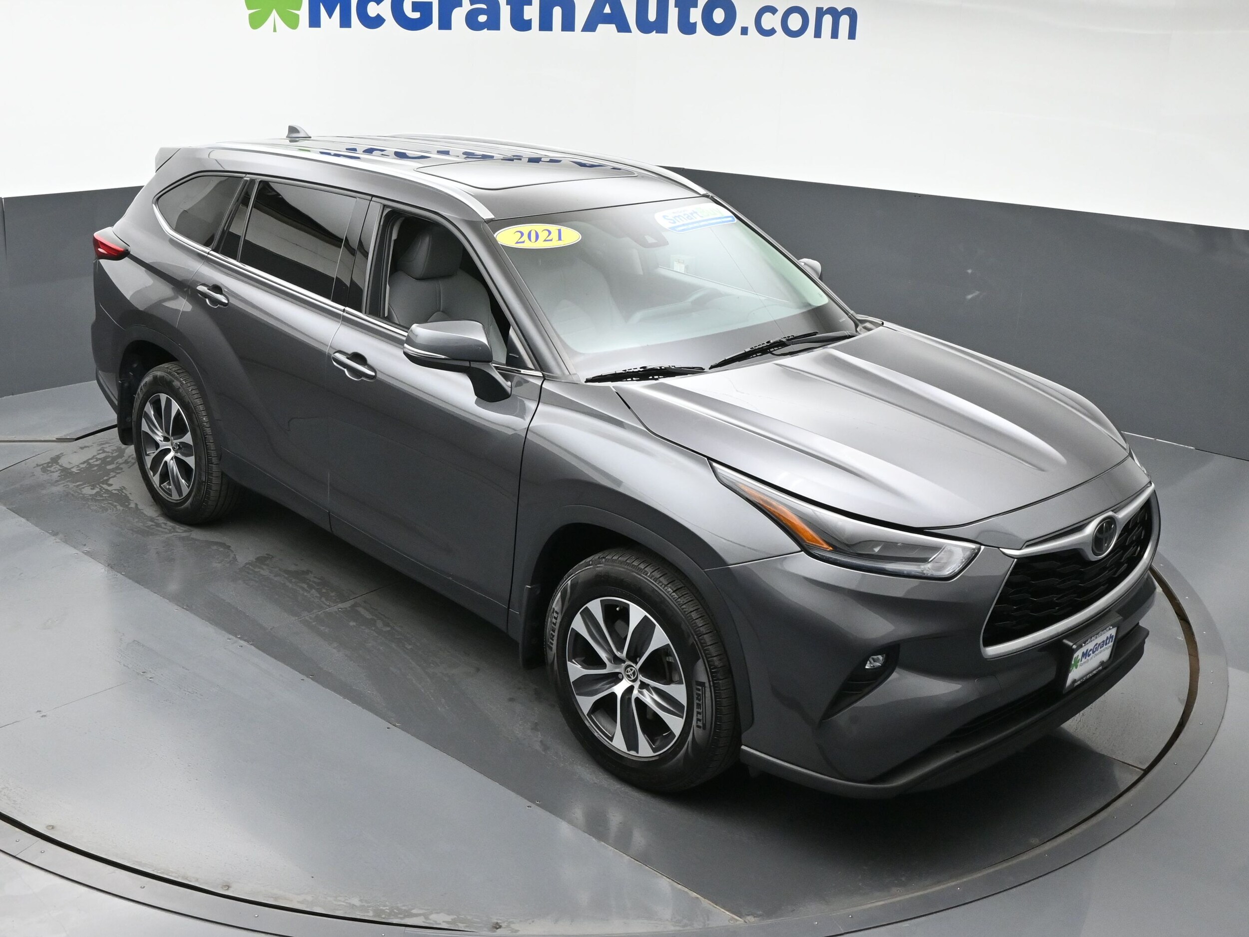 2021 Toyota Highlander XLE photo 2
