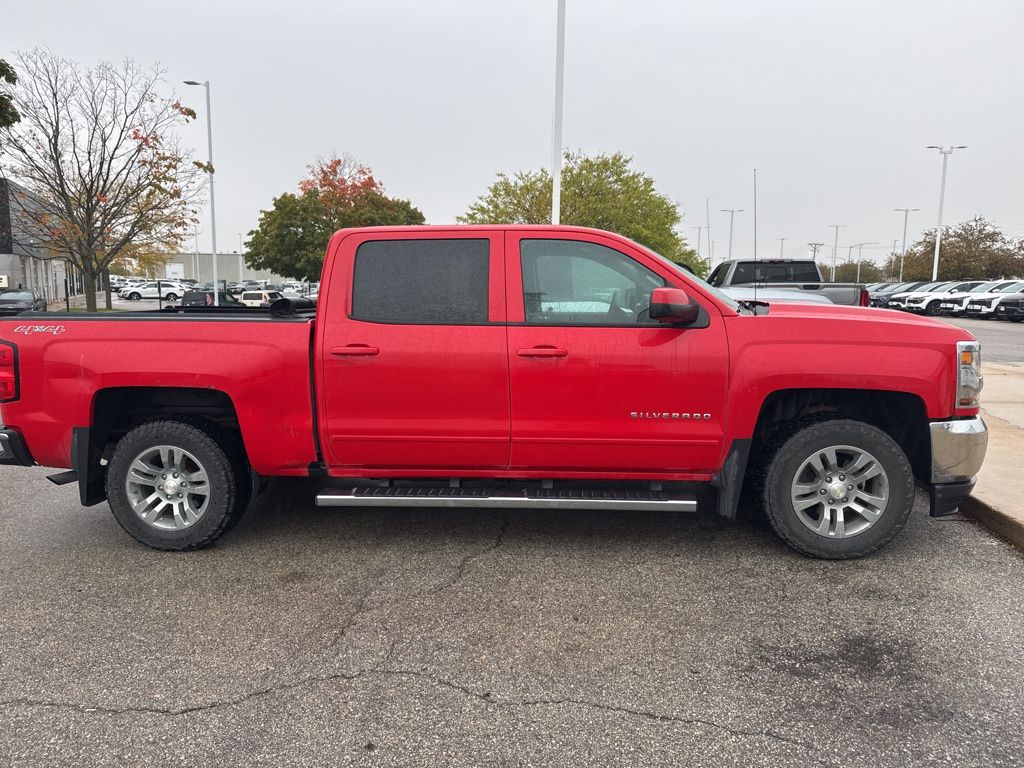 2017 Chevrolet Silverado 1500 LT photo 2
