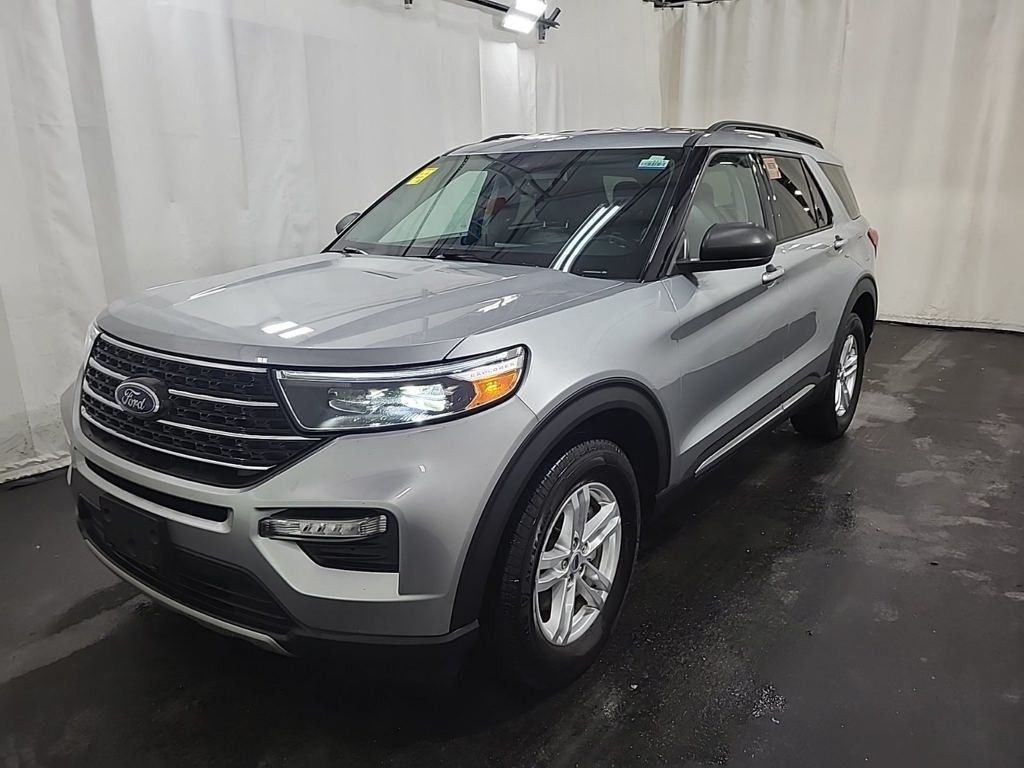 2023 Ford Explorer XLT photo 2