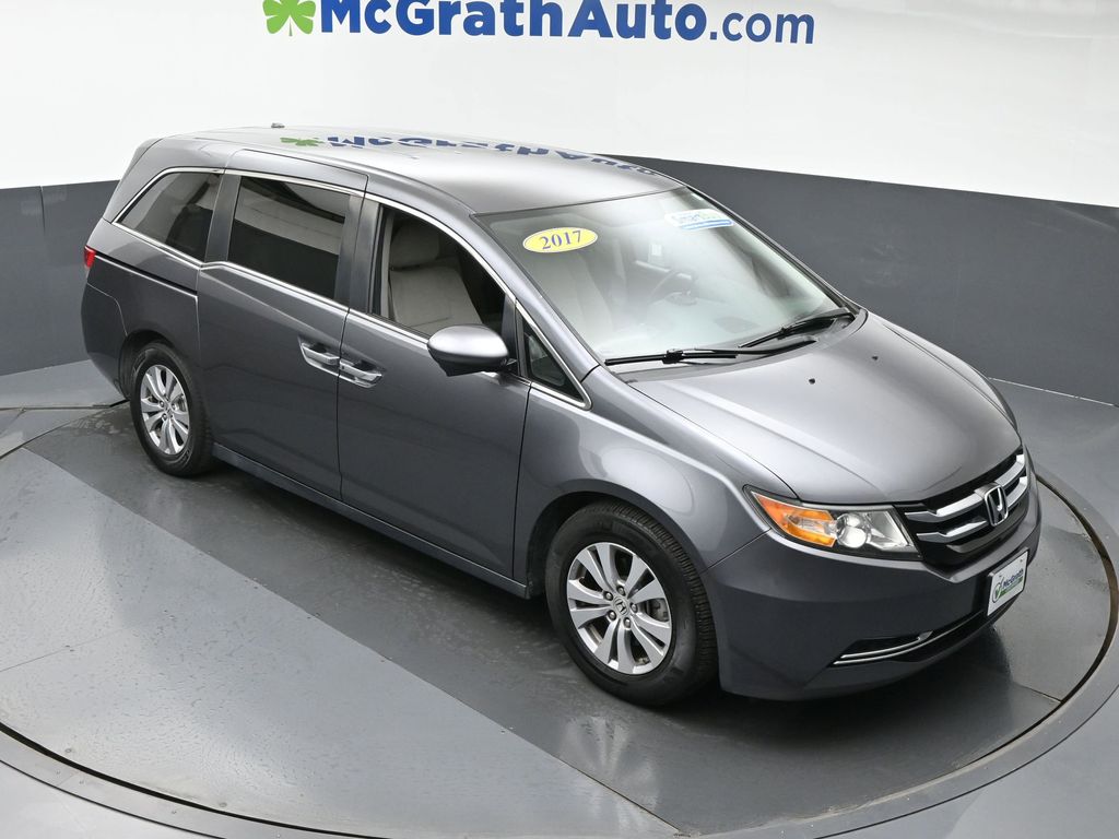 2017 Honda Odyssey SE photo 2