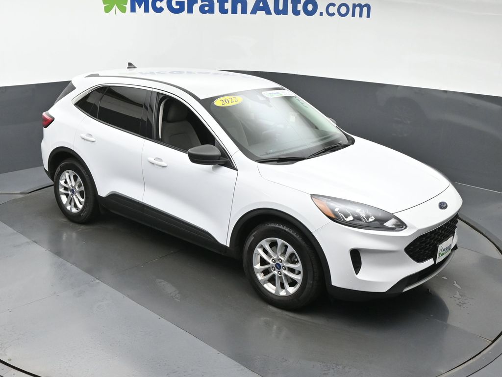2022 Ford Escape SE photo 2