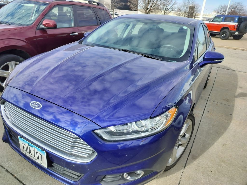 2015 Ford Fusion SE photo 2