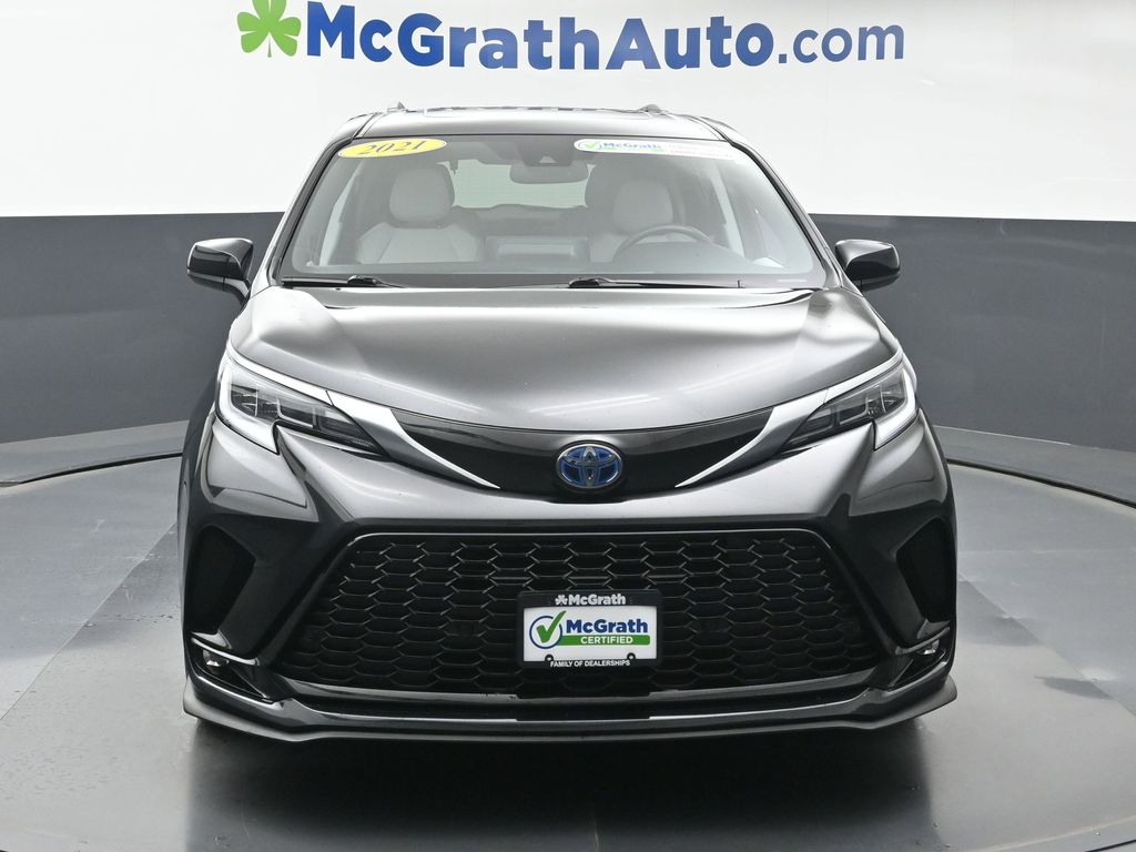 2021 Toyota Sienna XSE photo 2