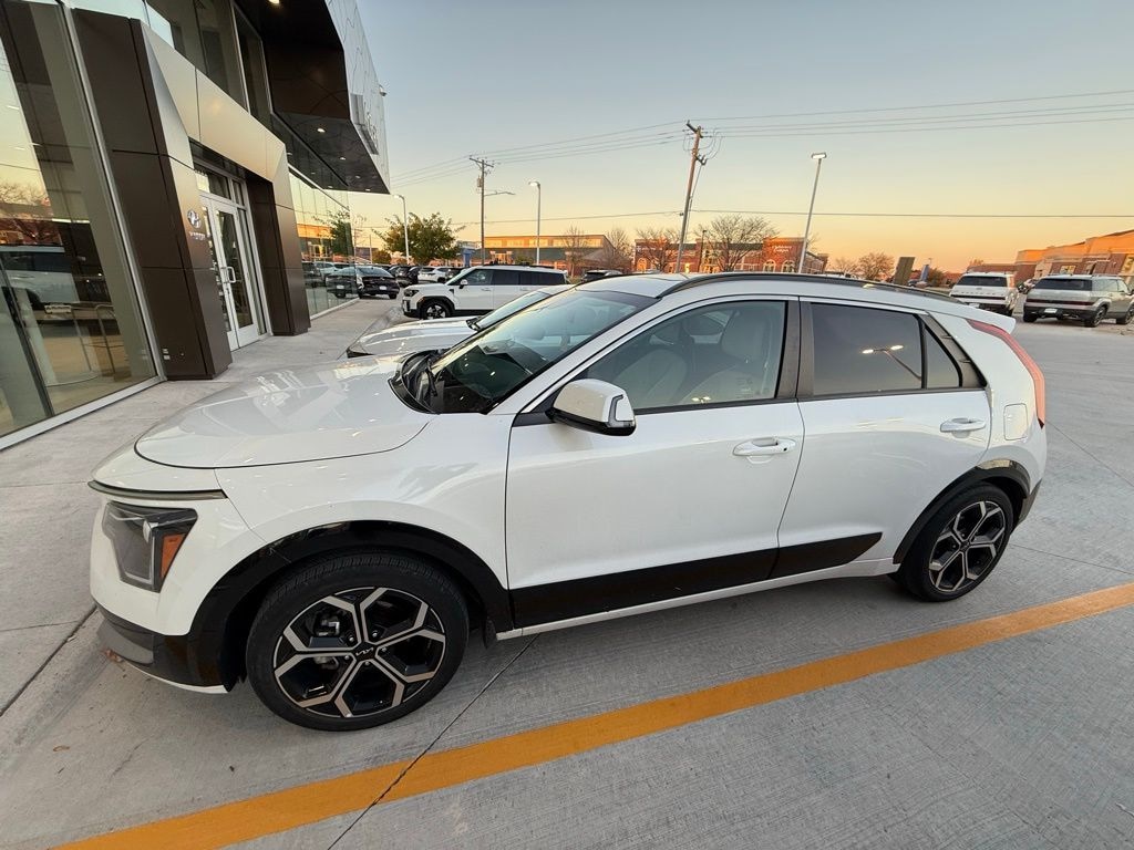 Used 2023 Kia Niro EX Touring SUV