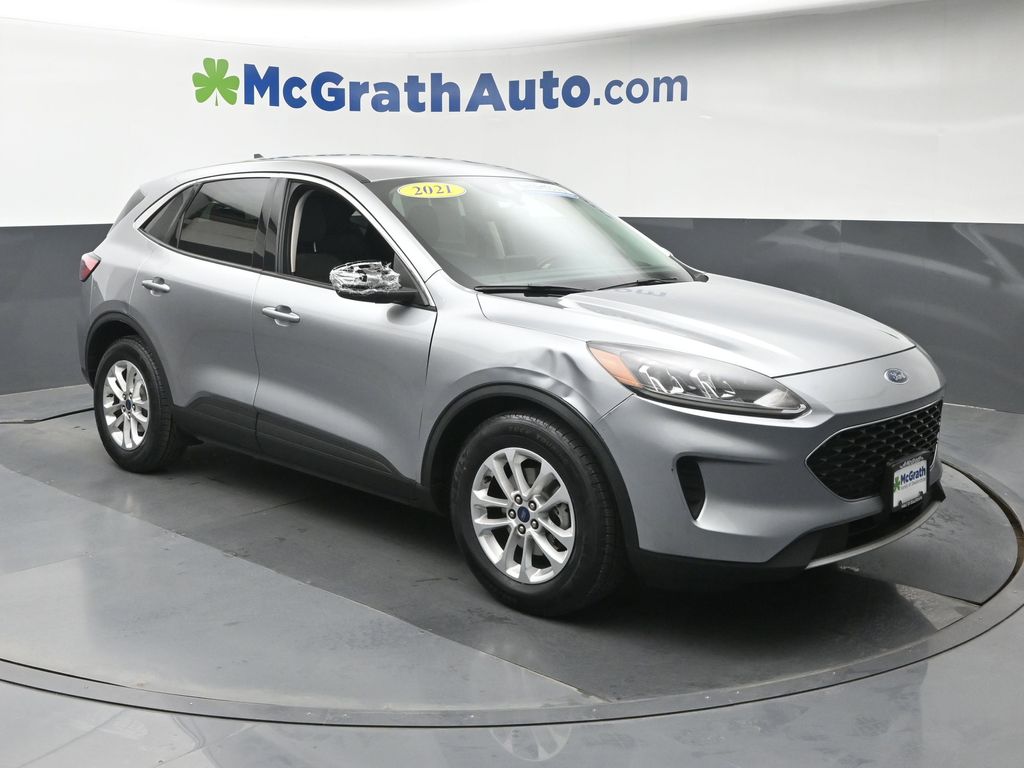 Used 2021 Ford Escape SE with VIN 1FMCU0G65MUA04020 for sale in Hiawatha, IA