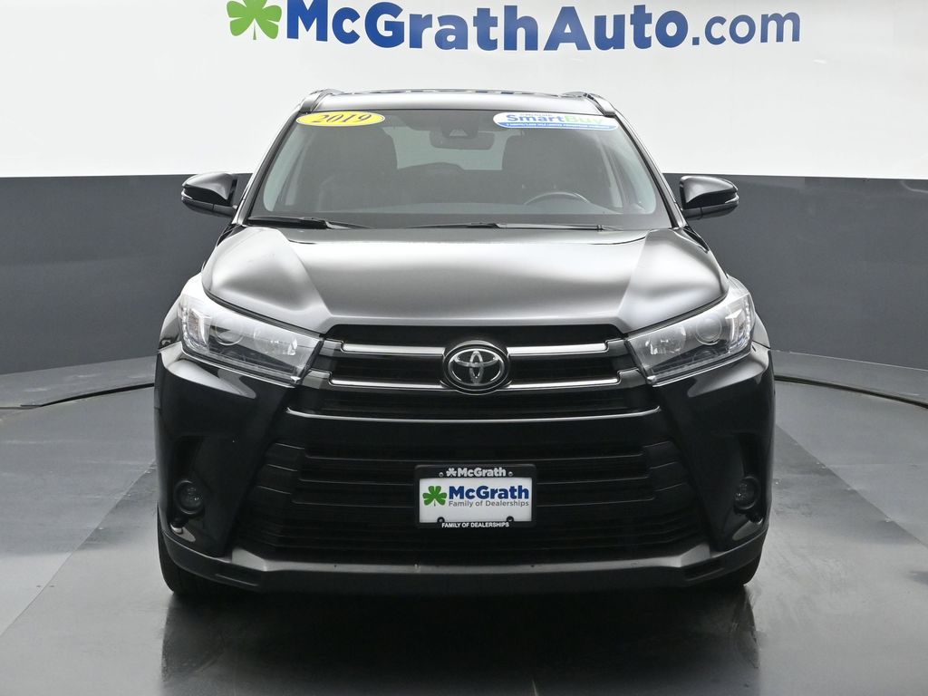 2019 Toyota Highlander SE photo 2