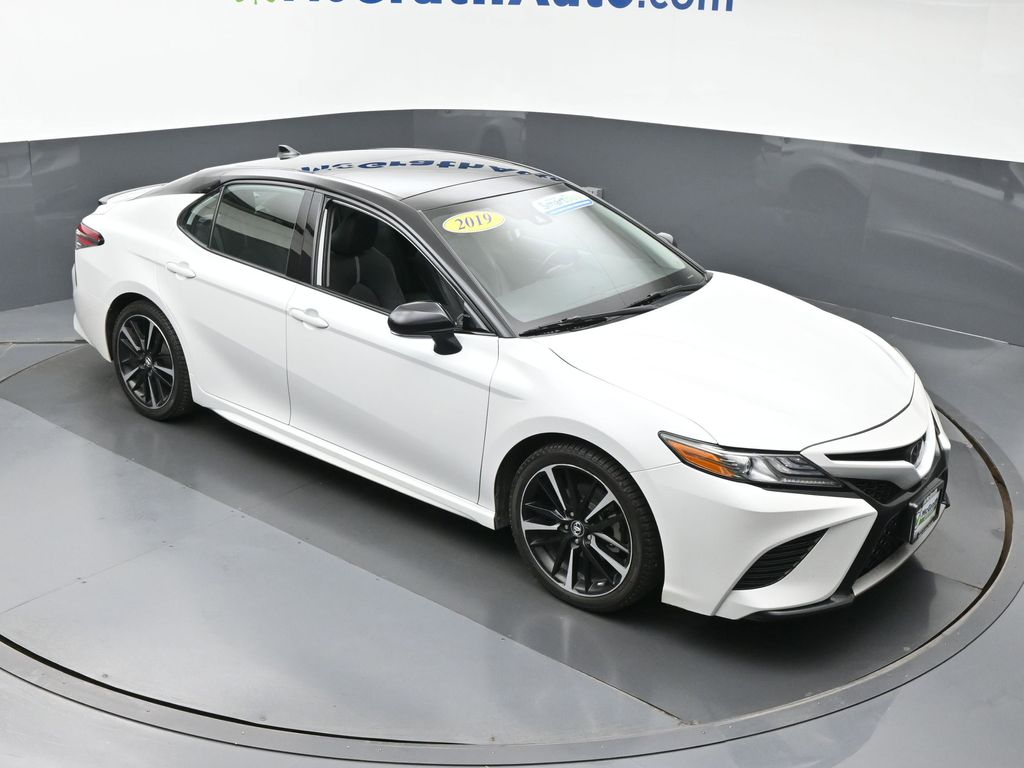 2019 Toyota Camry XSE photo 2