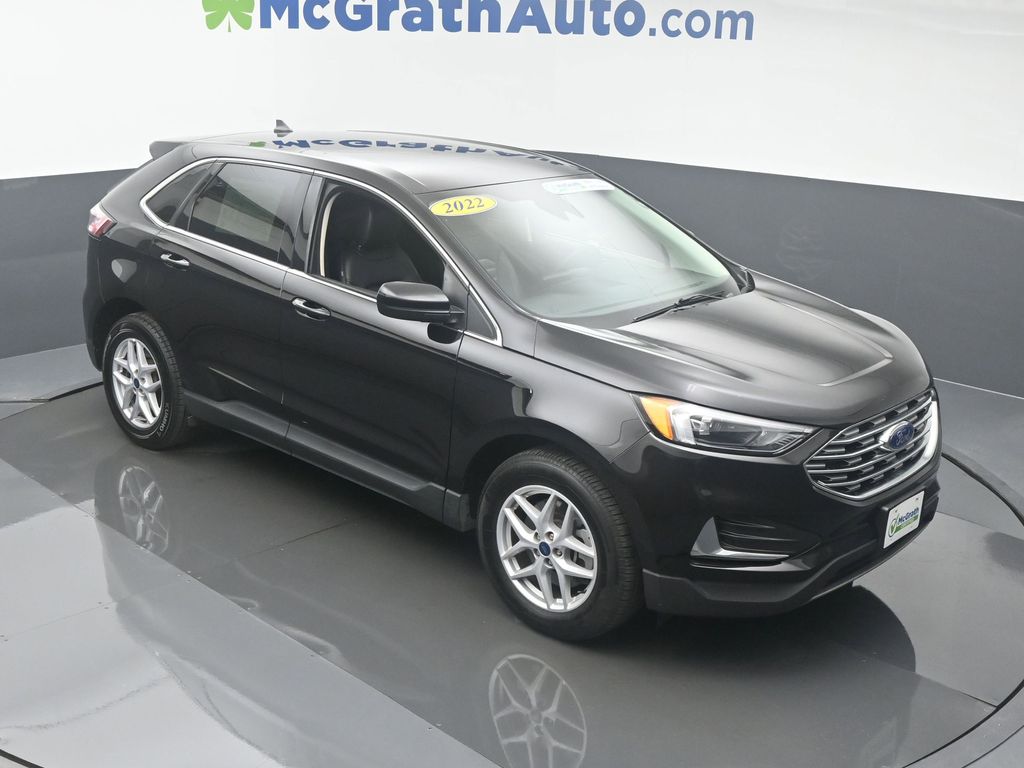 2022 Ford Edge SEL photo 2