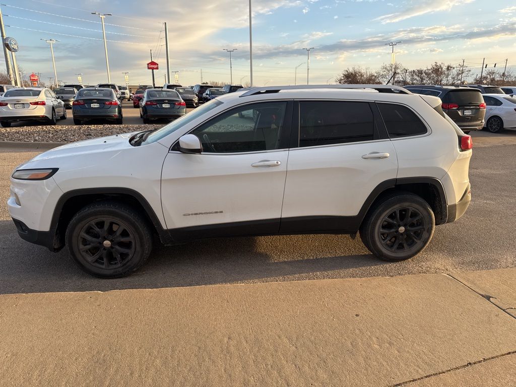 2015 Jeep Cherokee Latitude photo 2