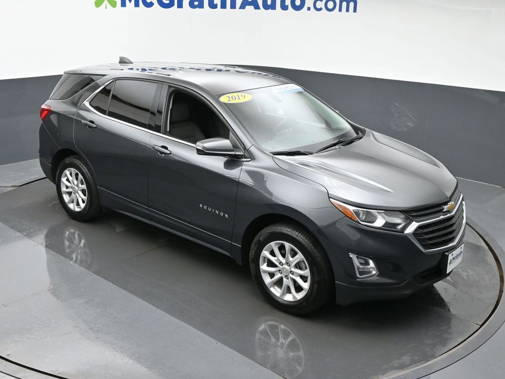 2019 Chevrolet Equinox LT photo 2