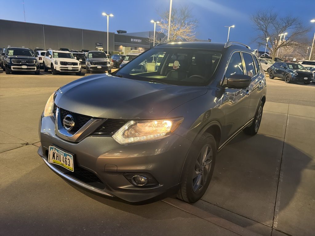 Used 2016 Nissan Rogue SL with VIN 5N1AT2MV4GC747120 for sale in Hiawatha, IA
