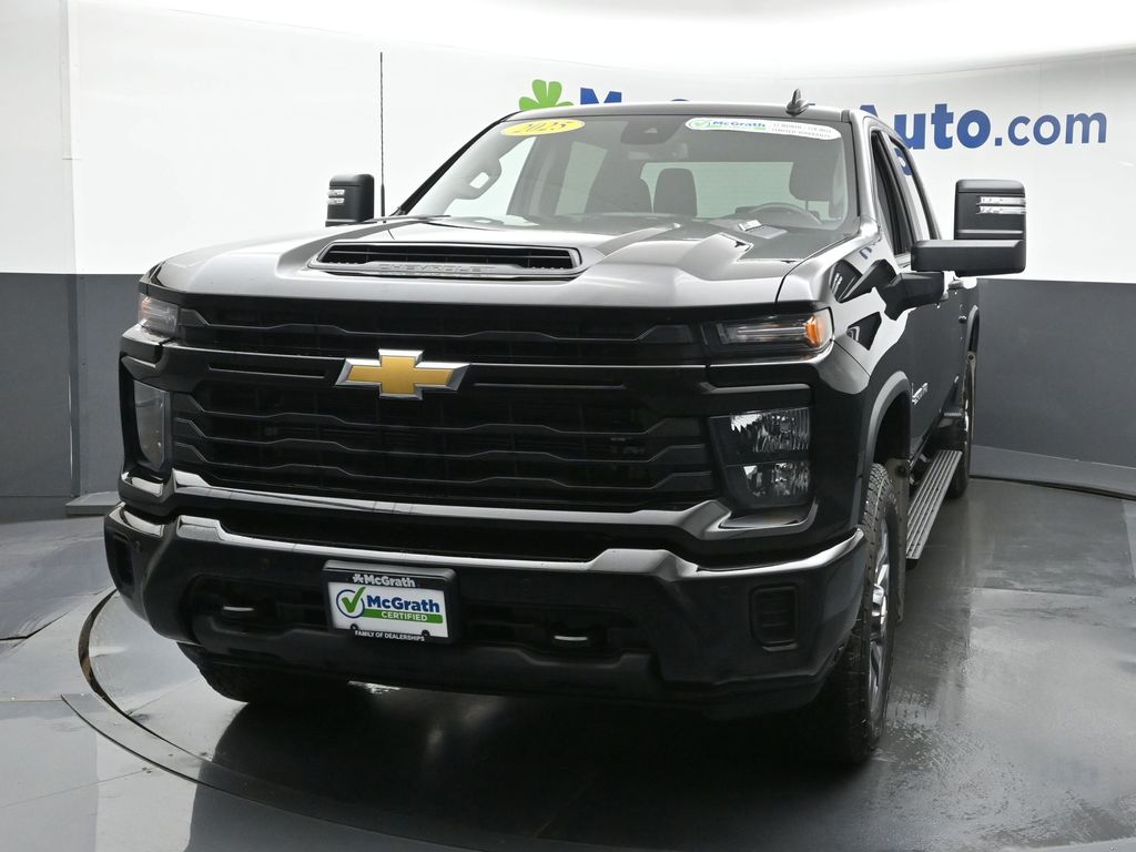 2025 Chevrolet Silverado 2500HD Custom photo 4