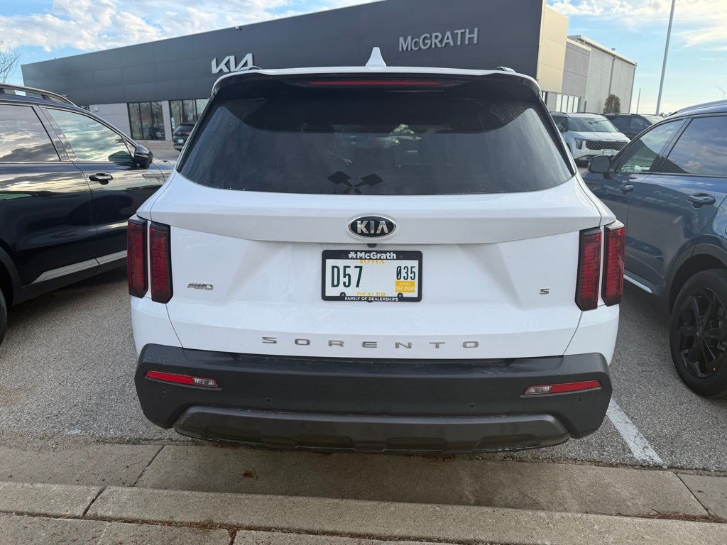 2021 Kia Sorento S photo 3