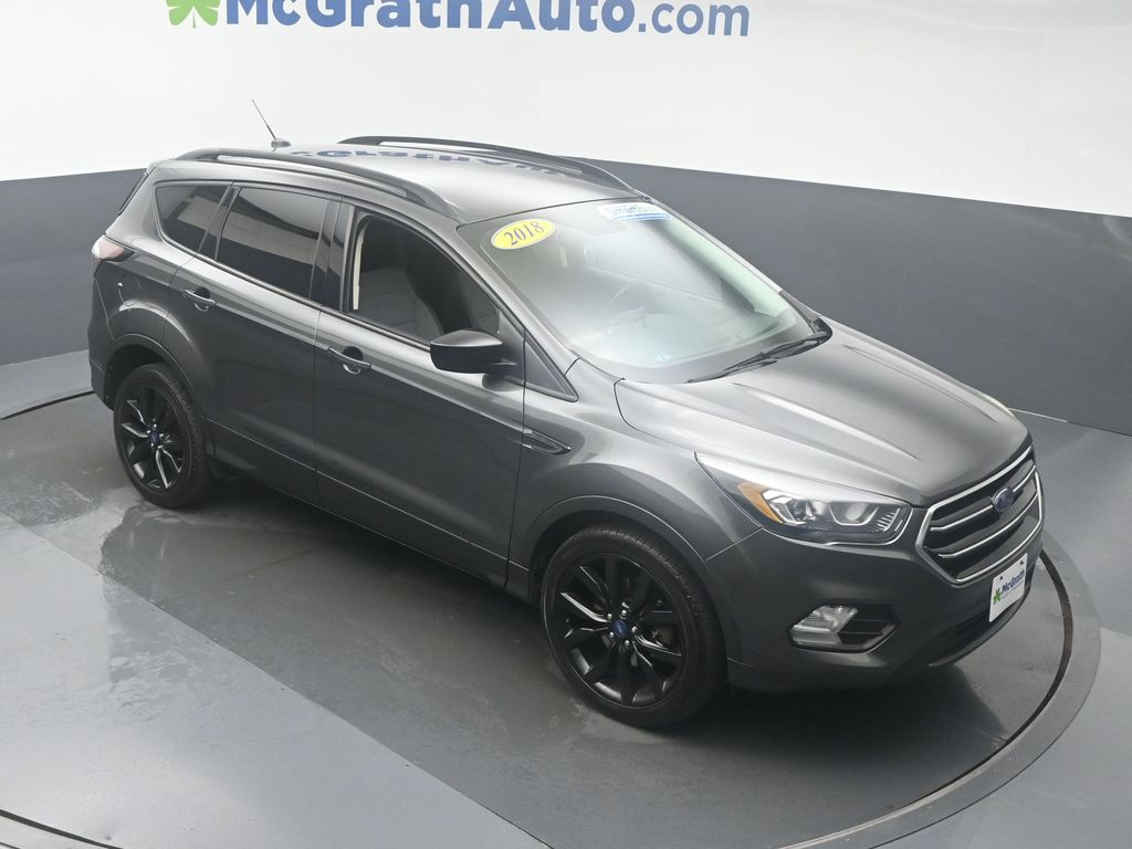 Used 2018 Ford Escape SE with VIN 1FMCU9GD2JUA25809 for sale in Hiawatha, IA