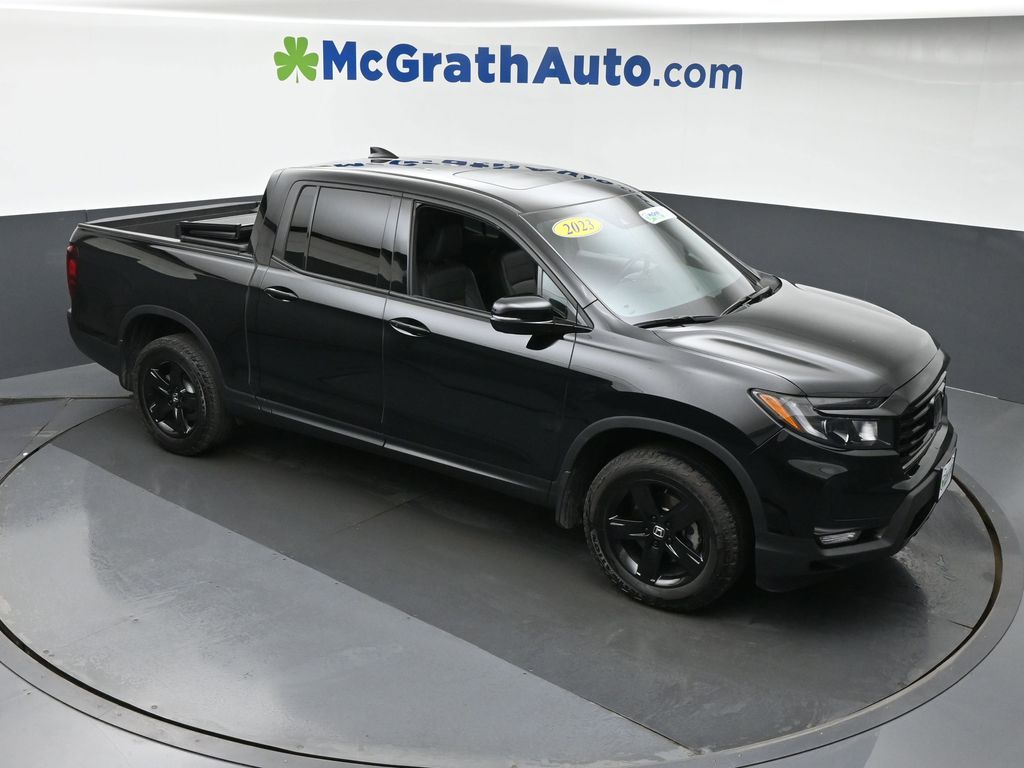 2023 Honda Ridgeline Black Edition photo 2