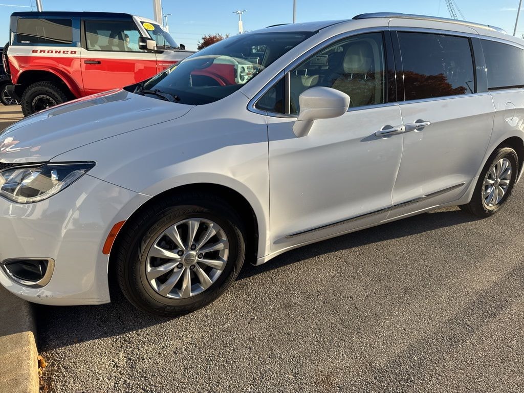 Used 2018 Chrysler Pacifica Touring L Plus Minivan/Van