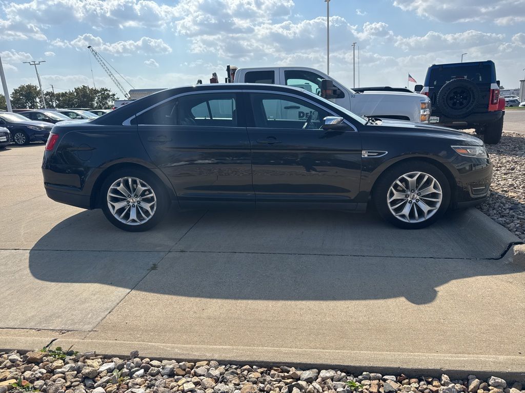 2015 Ford Taurus Limited photo 3