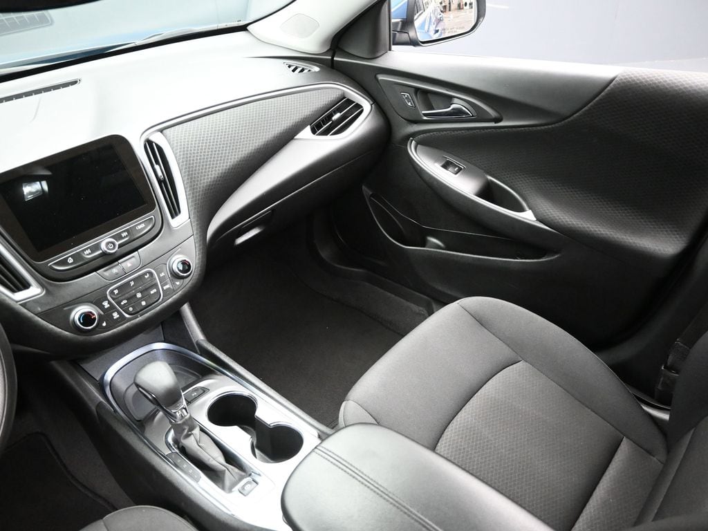 2024 Chevrolet Malibu 1LT - Photo 12