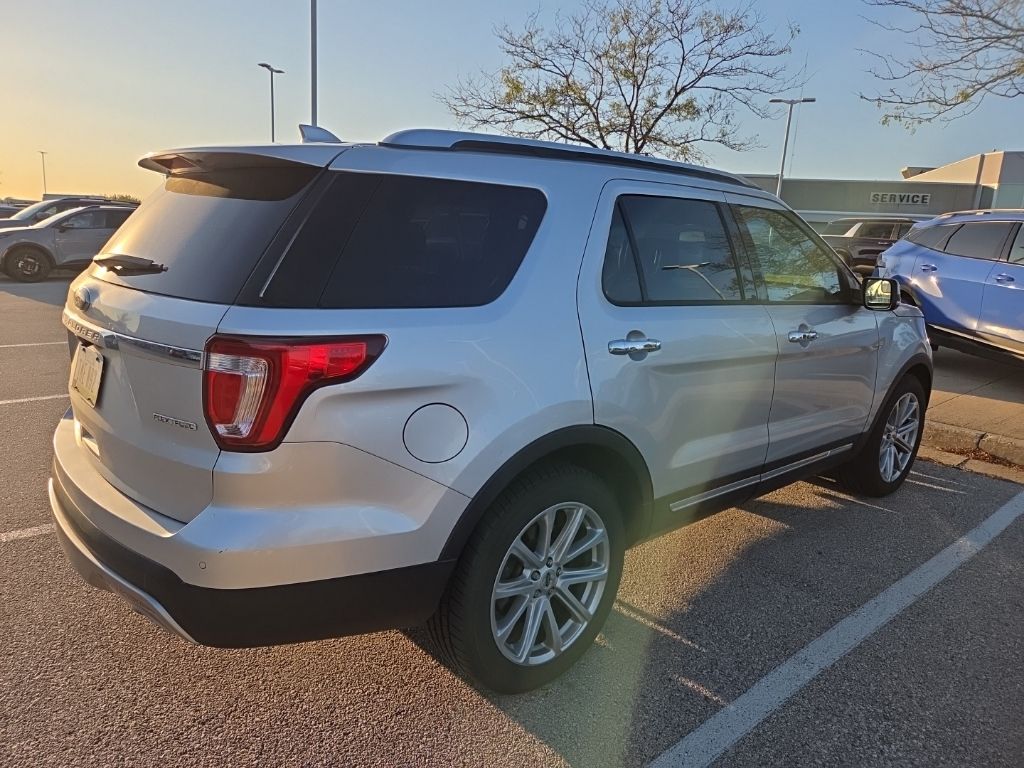 2016 Ford Explorer Limited photo 2