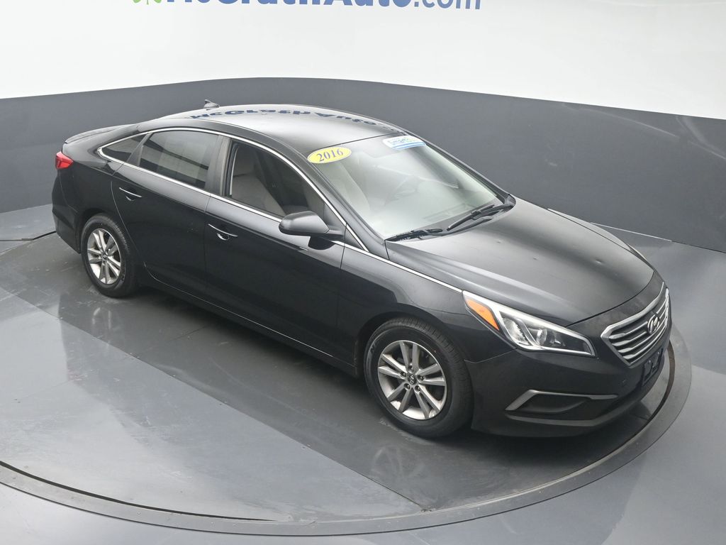 Used 2016 Hyundai Sonata SE with VIN 5NPE24AF6GH358548 for sale in Hiawatha, IA