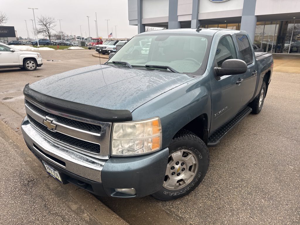 Used 2010 Chevrolet Silverado 1500 LT with VIN 3GCRKSE31AG193305 for sale in Hiawatha, IA