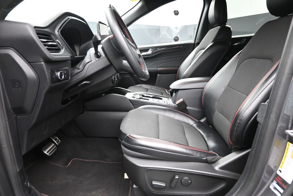 2023 Ford Escape ST-Line - Photo 17