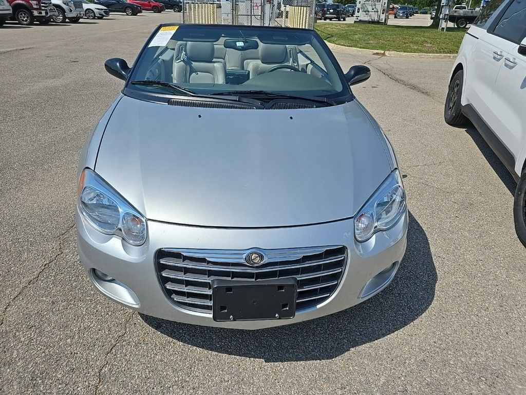 Used 2005 Chrysler Sebring Limited with VIN 1C3EL65R25N518567 for sale in Hiawatha, IA