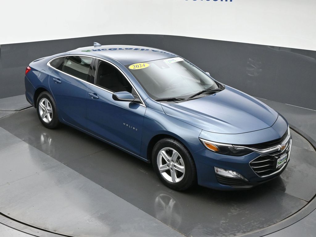 2024 Chevrolet Malibu 1LT photo 2