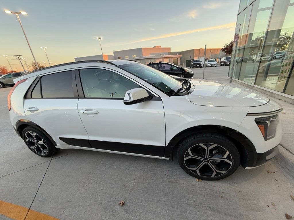 Used 2023 Kia Niro EX Touring SUV
