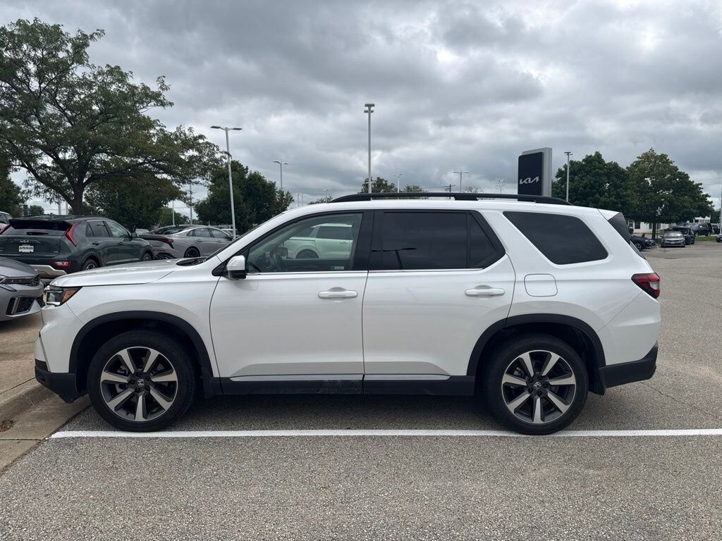 Used 2025 Honda Pilot Elite SUV