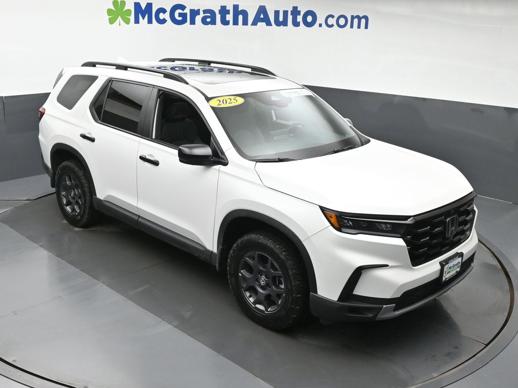 2025 Honda Pilot TrailSport photo 2