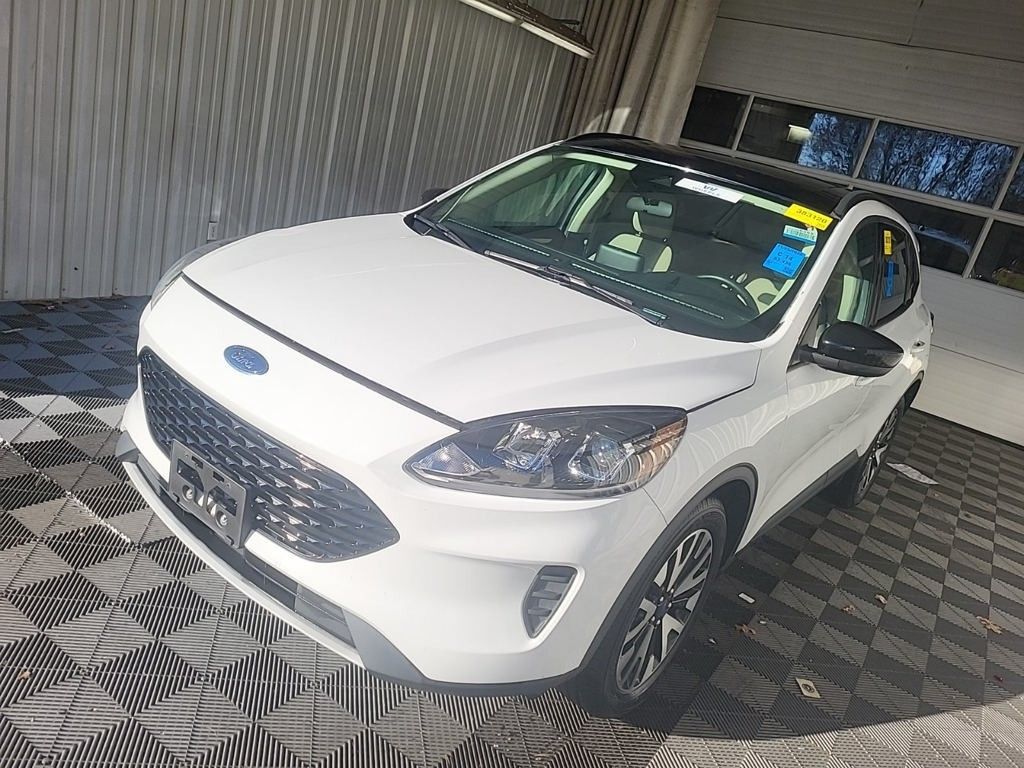 2020 Ford Escape SE Sport Hybrid photo 2
