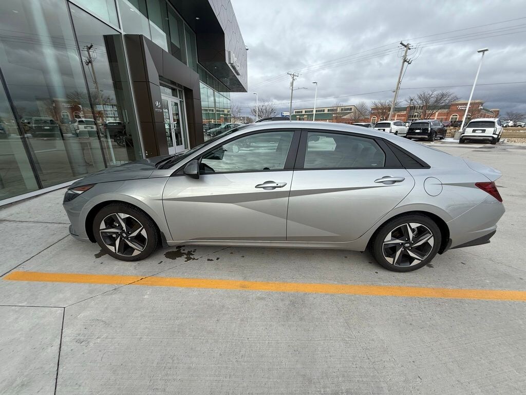 Used 2023 Hyundai Elantra SEL Sedan