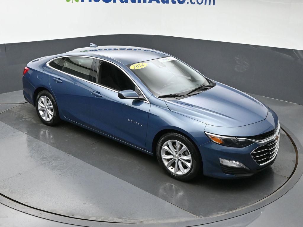2024 Chevrolet Malibu 1LT photo 2