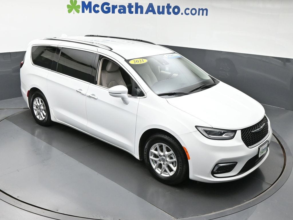 2021 Chrysler Pacifica Touring L photo 2