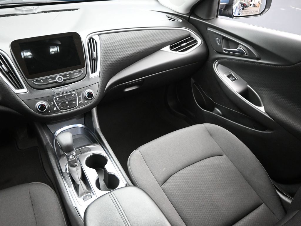 2024 Chevrolet Malibu 1LT - Photo 12