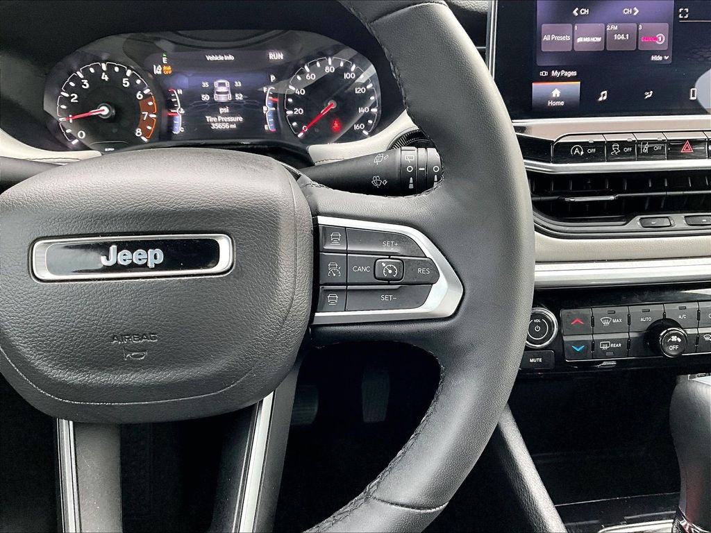 2025 Jeep Compass Limited - Photo 16