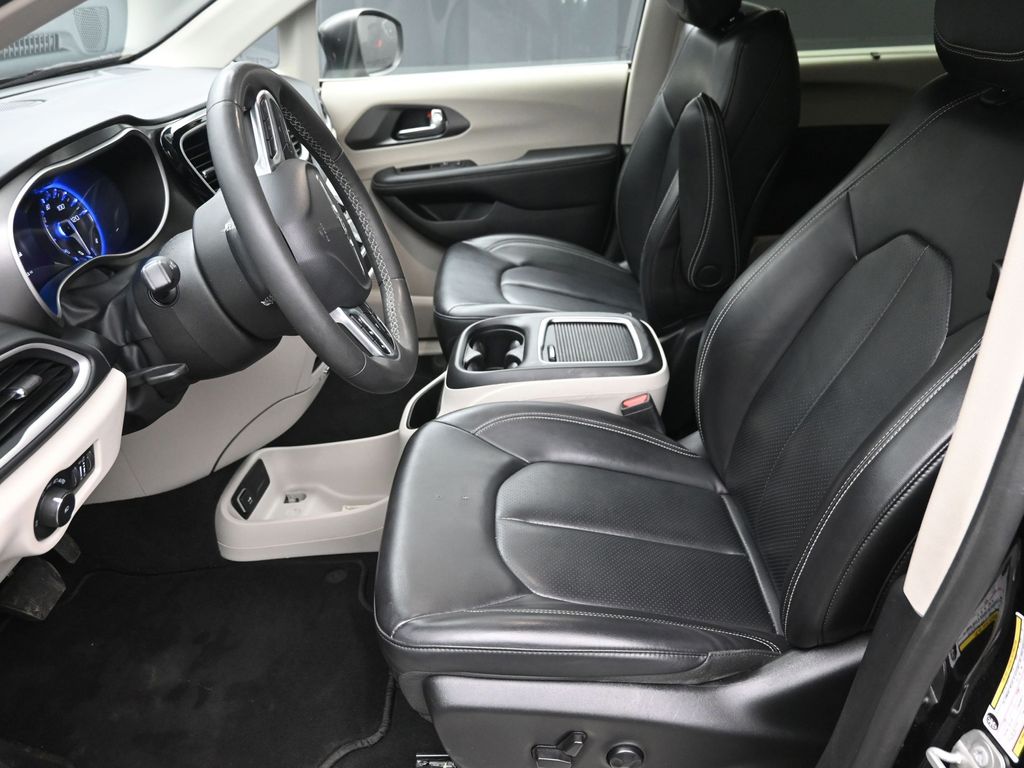 2023 Chrysler Pacifica Touring L - Photo 17